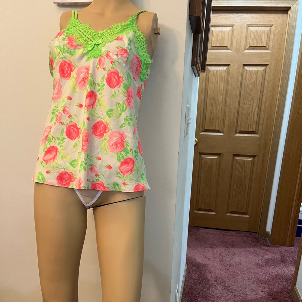 New Betsy Johnson night shirt medium new without tags